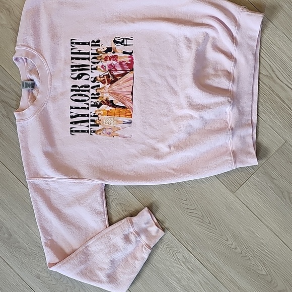 Gildan Taylor Swift The Eras Tour Pink Crewneck Small - Picture 2 of 15